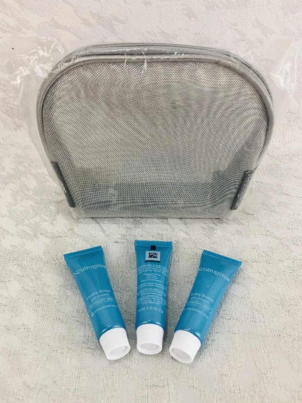Neutrogena Silver Mesh Cosmetic Bag + 3 Hydro Boost Gel-Cream Minis NWT